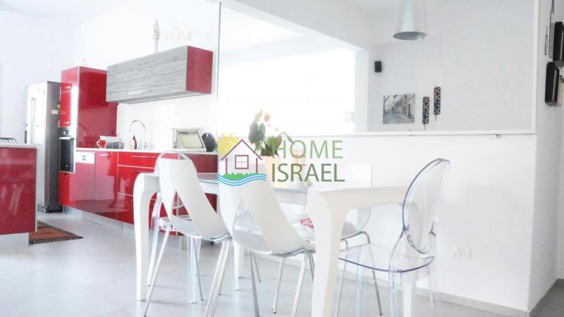 Трехкомнатная квартира в Тель-Авиве
